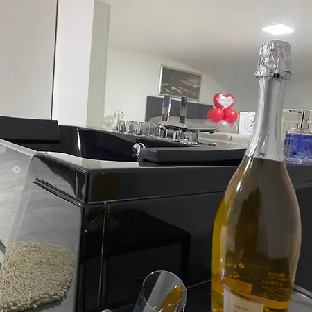 Emotions Of Nyaraló Nápoly